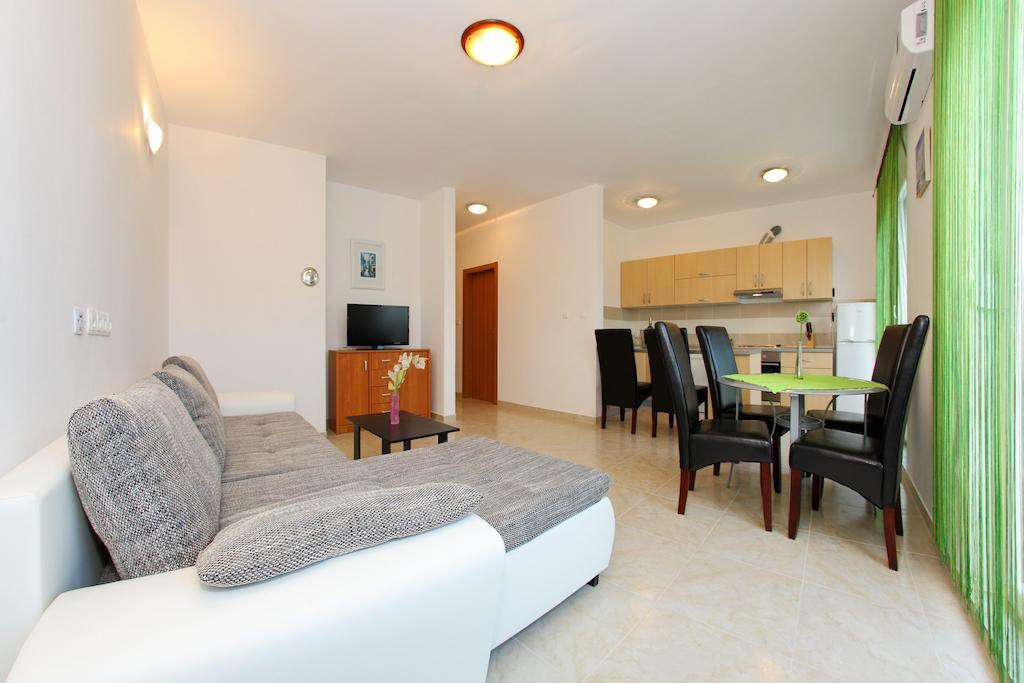 Apartament Village *