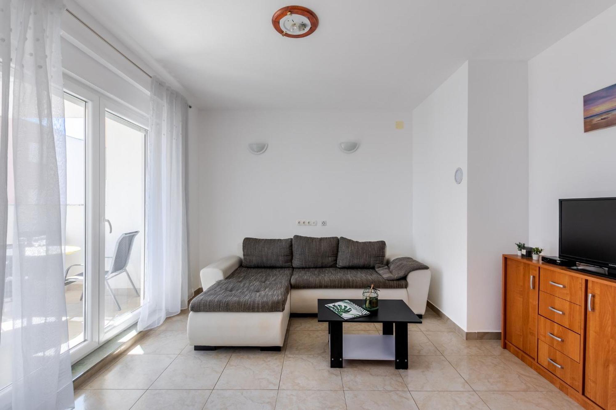 Apartment Apartment Village Nin Nin