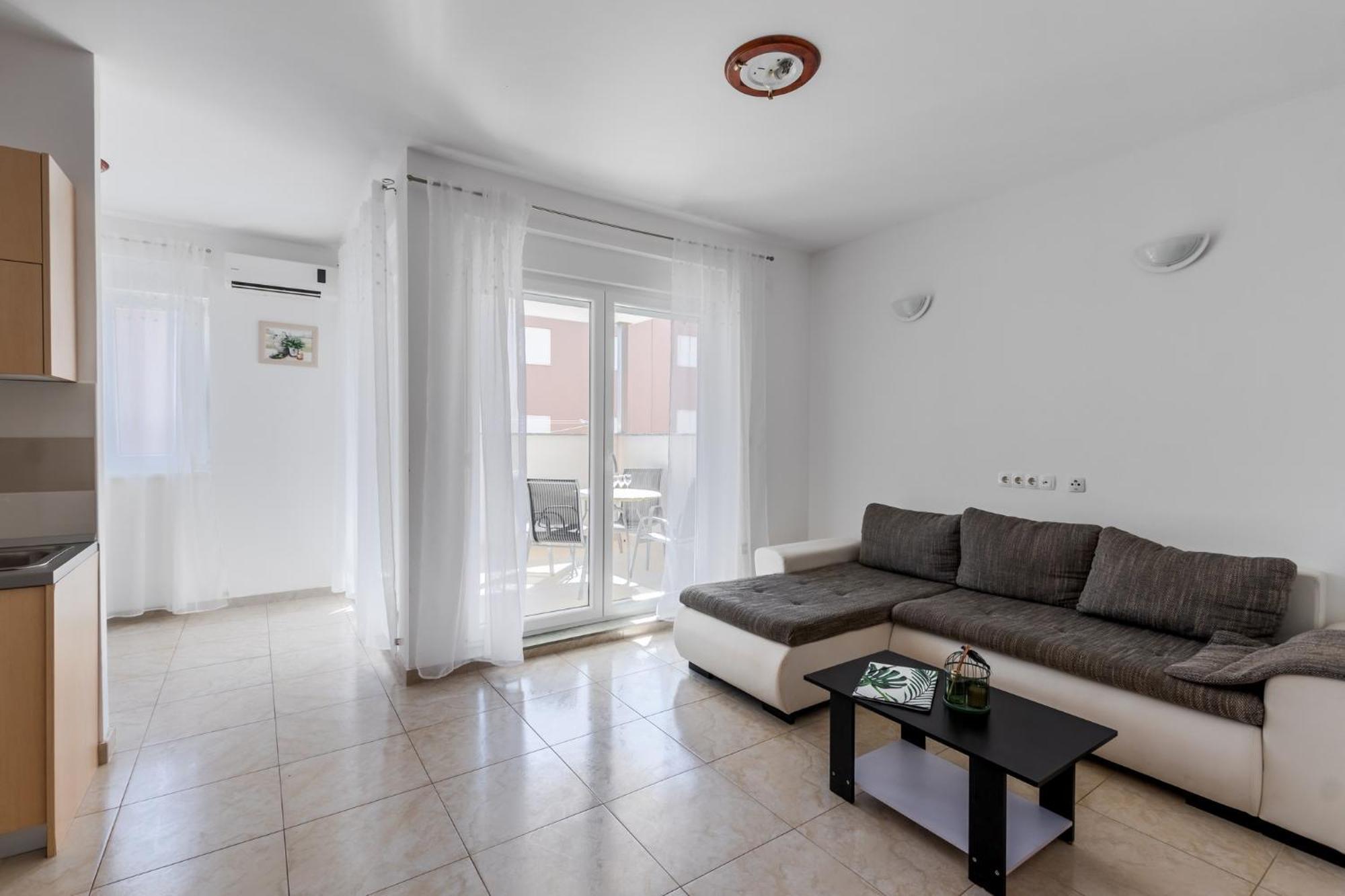 Apartment Village Nin Apartment *