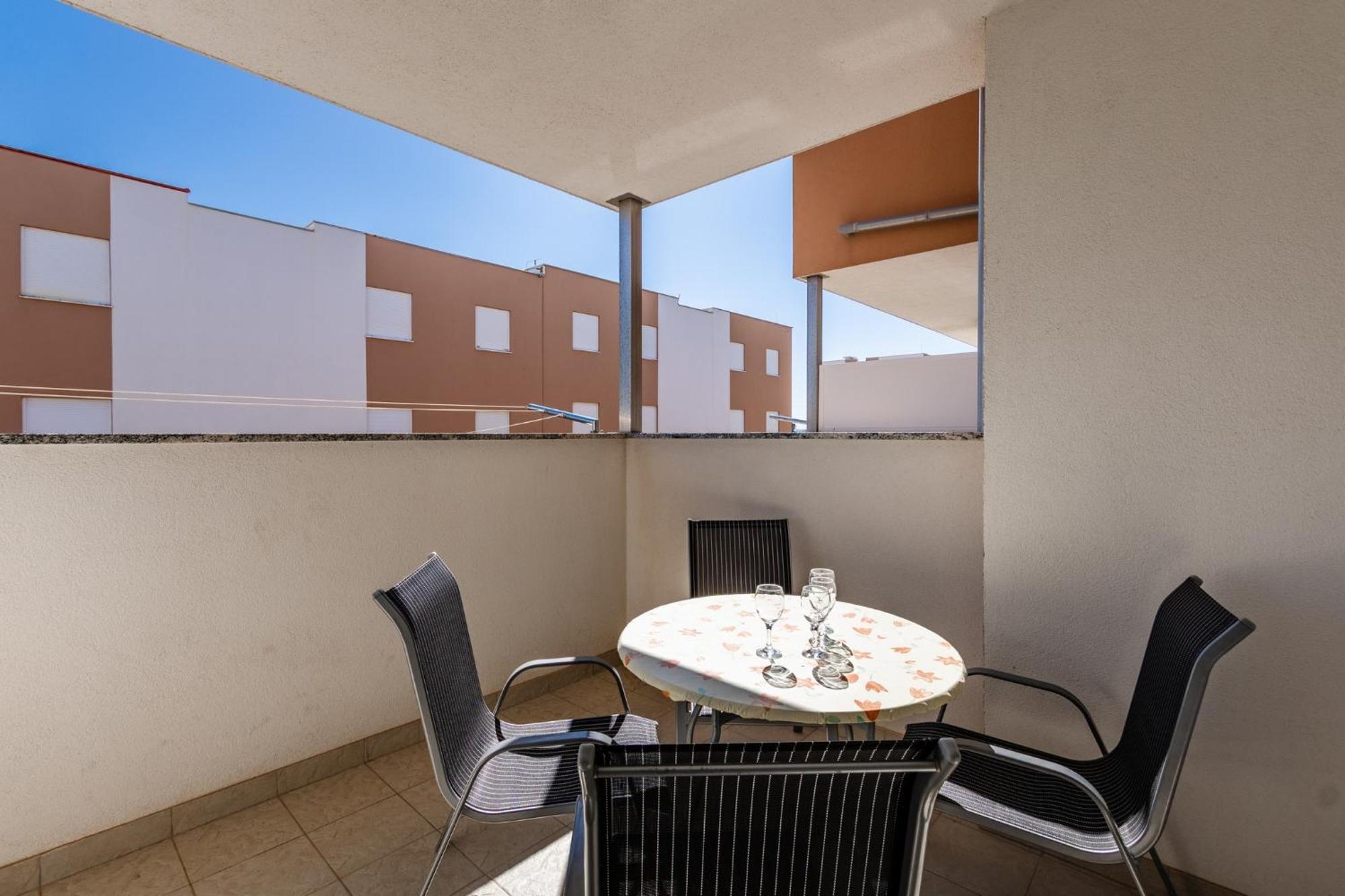 Apartment Village Nin Nin