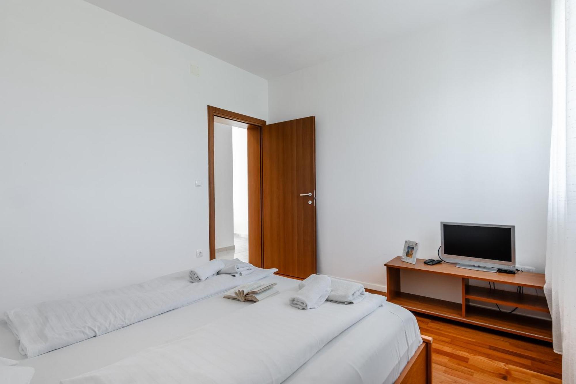 Apartment Apartment Village Nin Nin